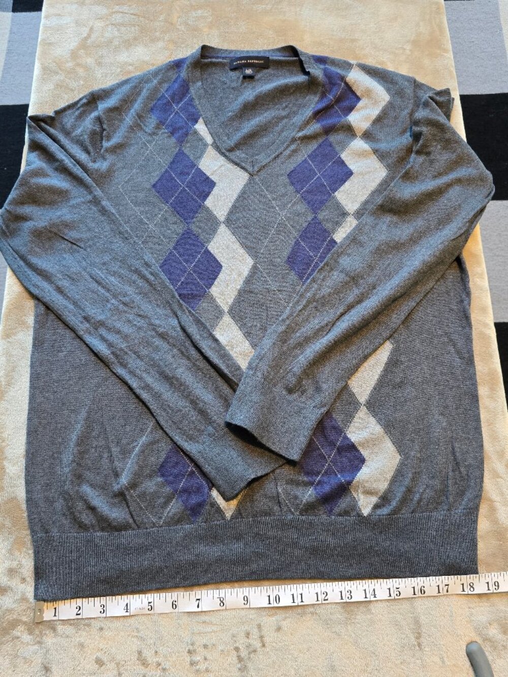 Banana Republic Men's Silk Cashmere Argyle V-Neck Sweater Charcoal Grey Size L